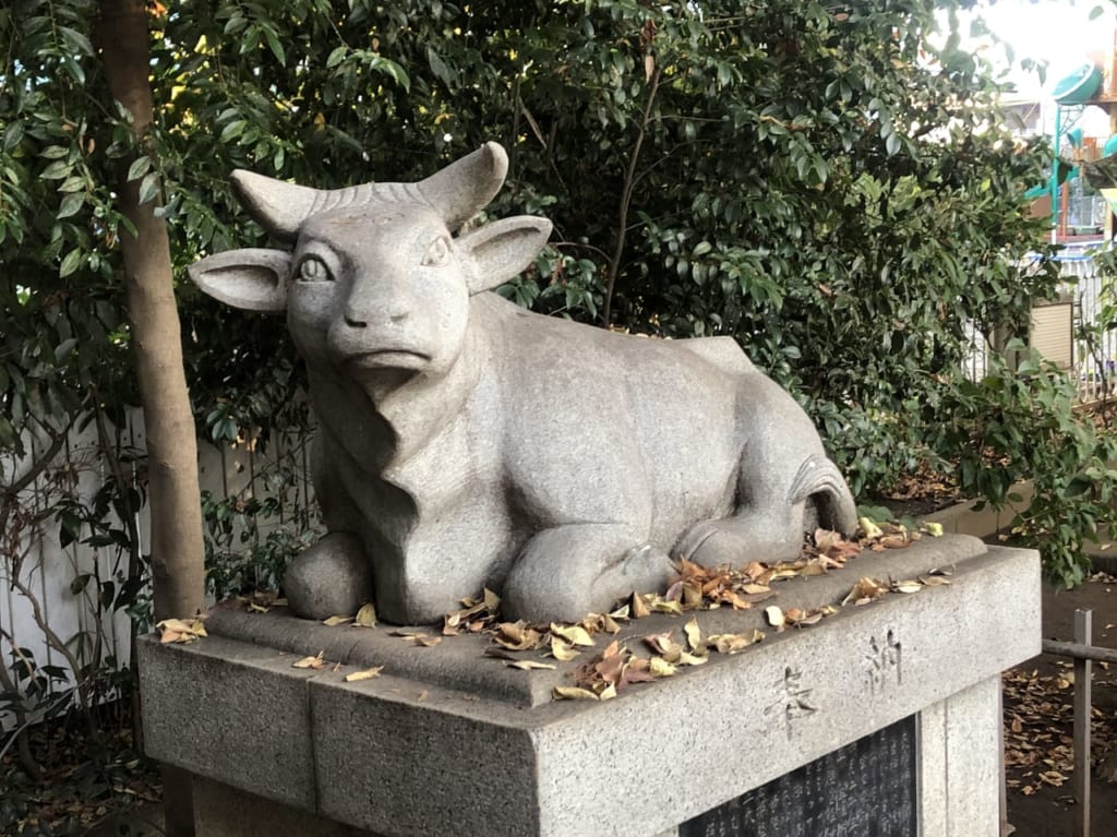 神明宮撫で牛