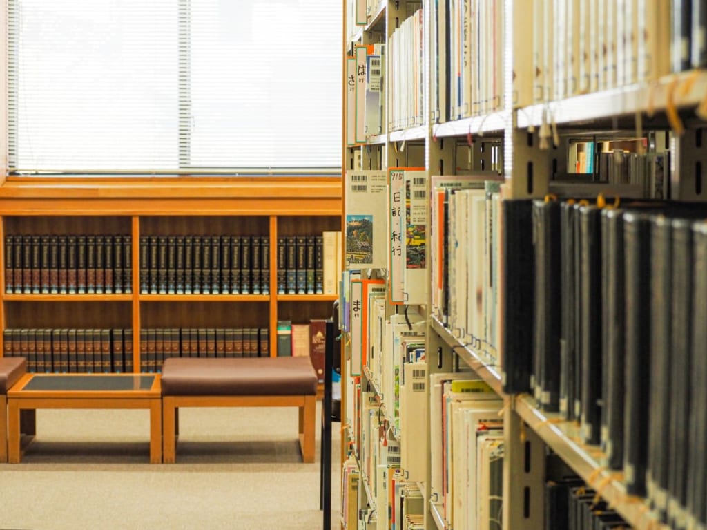 図書室の本棚