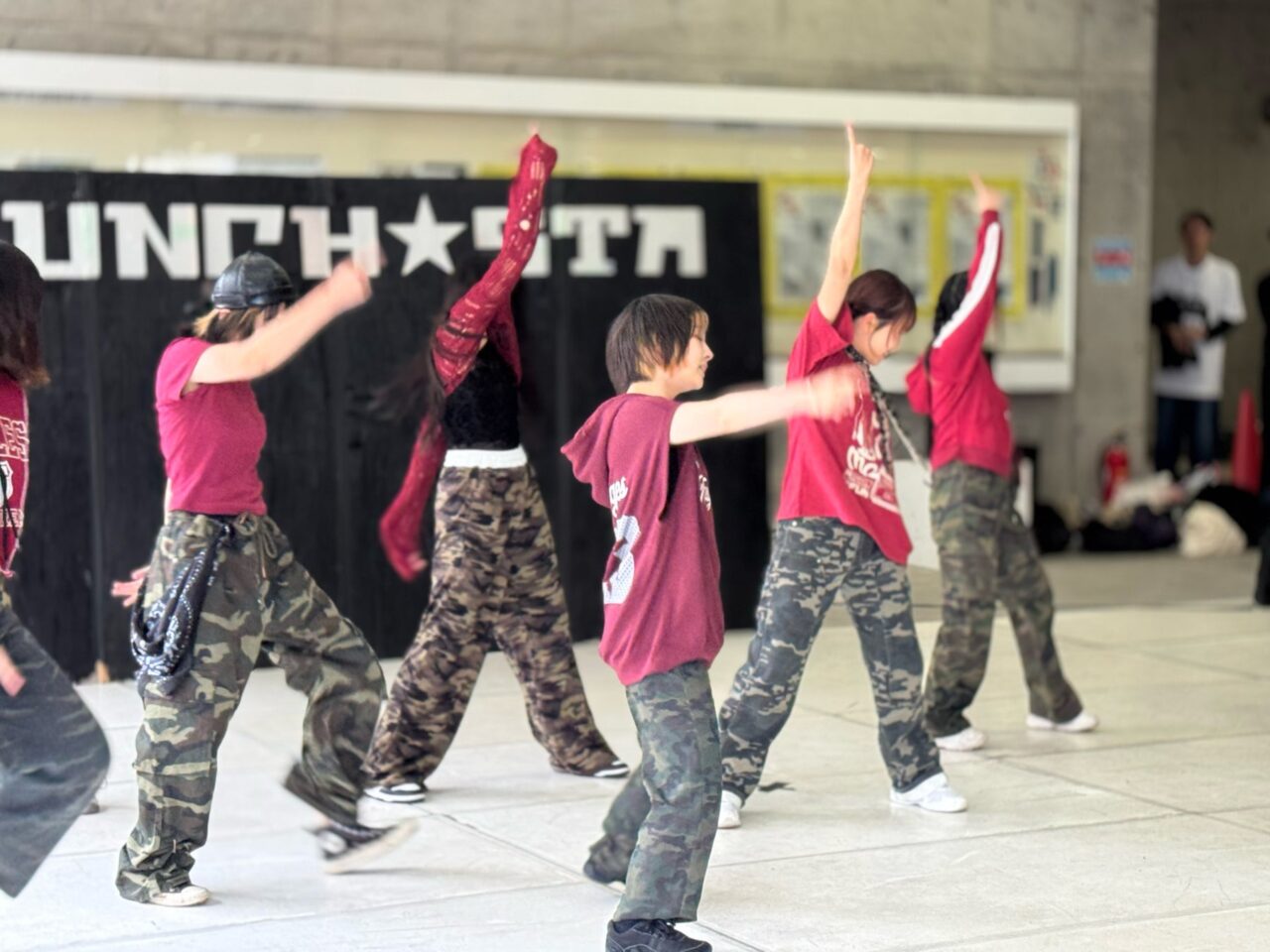 ステージでのダンスのパフォーマンス